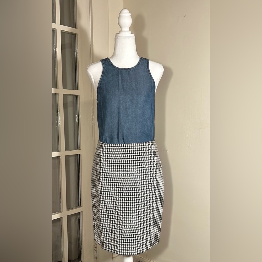 WHBM skirt. Size 2